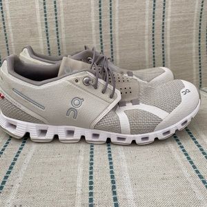 On Cloud Running shoes color-Sand.